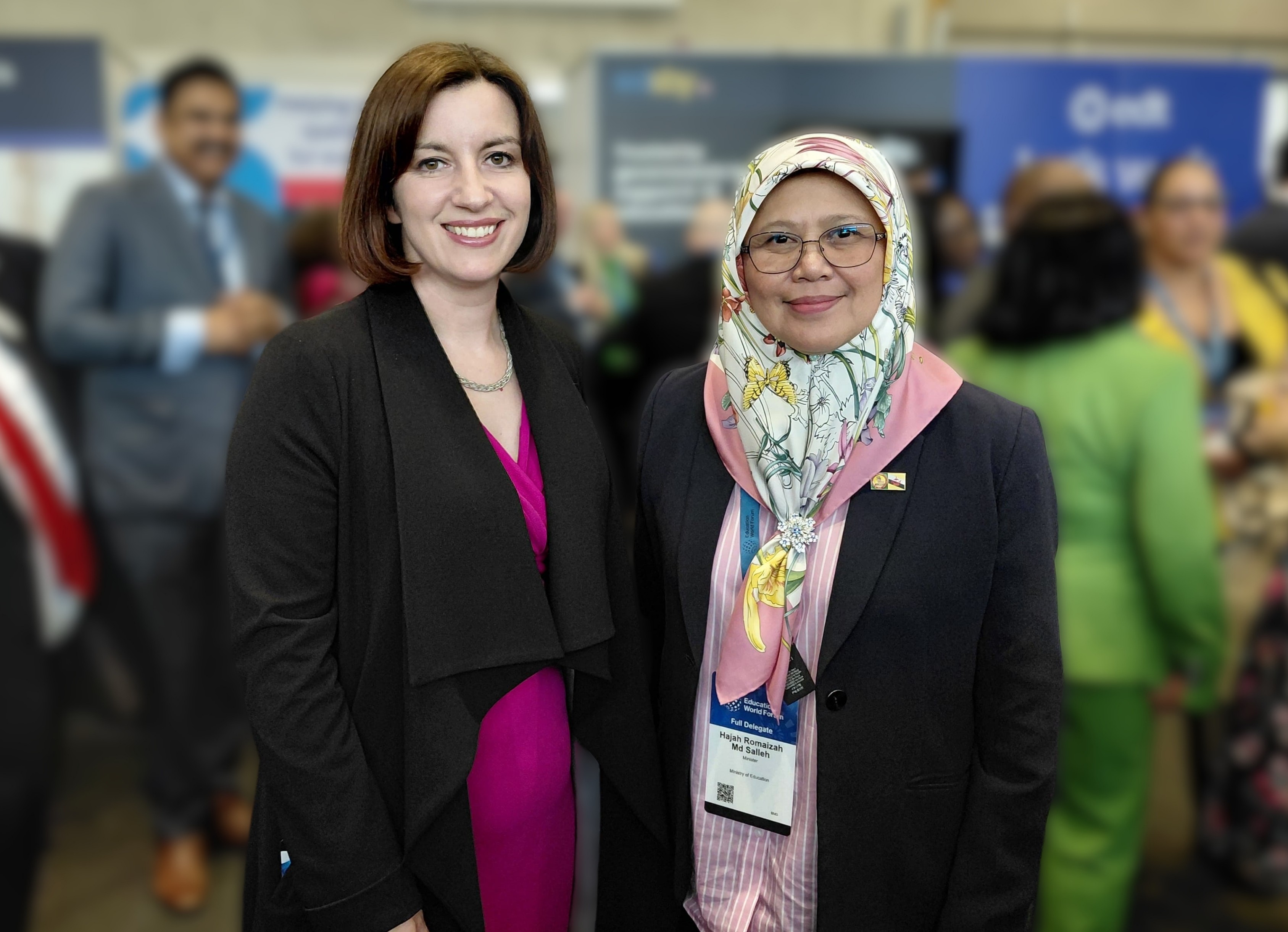 2. Gambar YB Menteri Pendidikan bersama The Rt Hon Bridget Phillipson, MP, Setiausaha Negara bagi Pendidikan dan Menteri bagi Wanita dan Kesaksamaan, Jabatan Pendidikan, United Kingdom.jpg