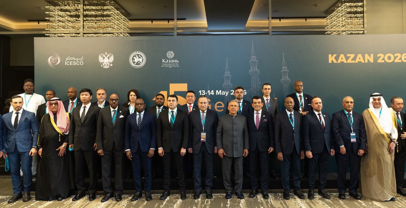 Gambar Ramai Ketua-Ketua Delegasi (Heads of Delegations Group Photo).jpeg