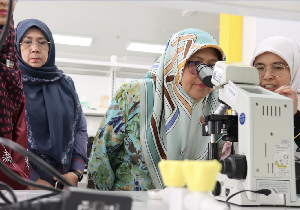 LAWATAN YB MP KE TROPMED.png