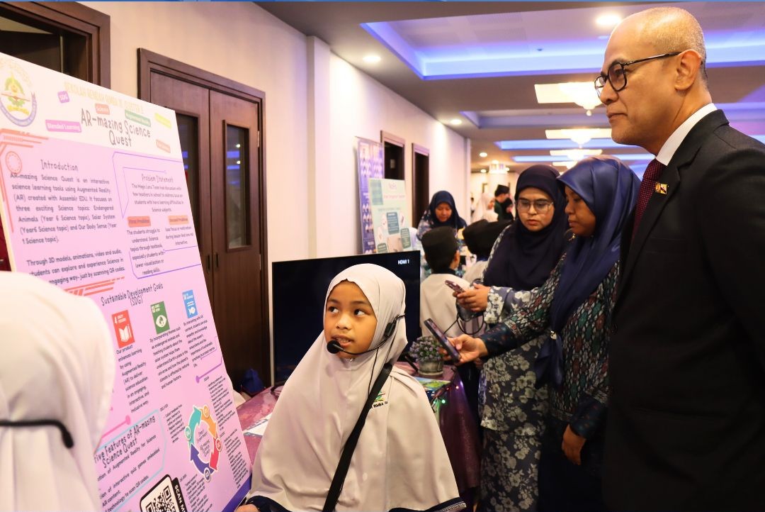 Visiting exhibition.jpg